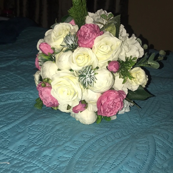 NWT Beautiful bridal bouquet handmade - Picture 1 of 8